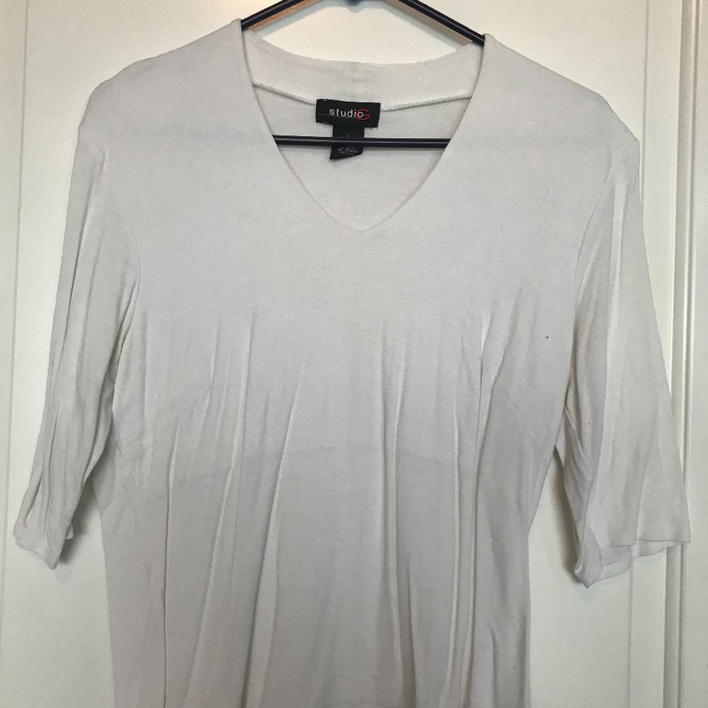 Women's L white v neck 3/4 sleeve top